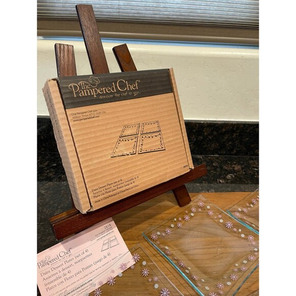 The Pampered Chef Set of 4 Square Glass Daisy Dessert Plates - Picture 4 of 9